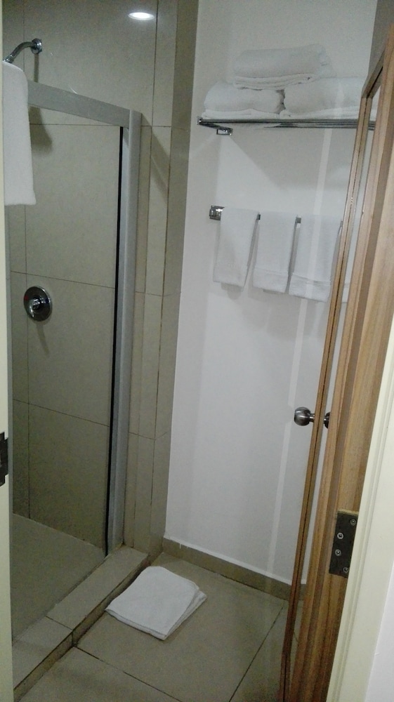 Standard Room, 2 Double Beds photo 2