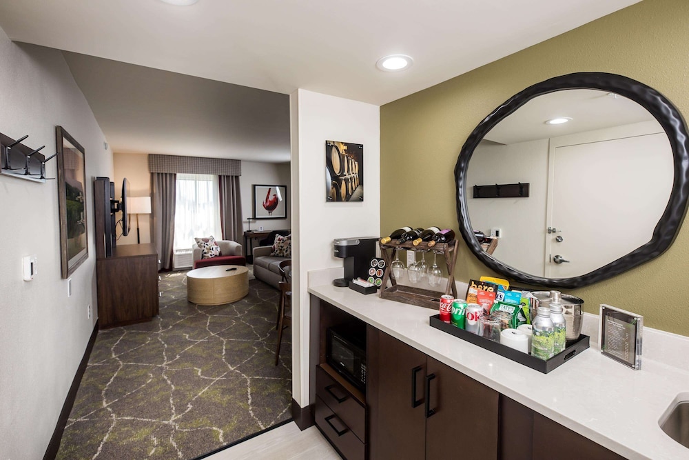 Suite, 1 King Bed (Hearing) - Photo 4