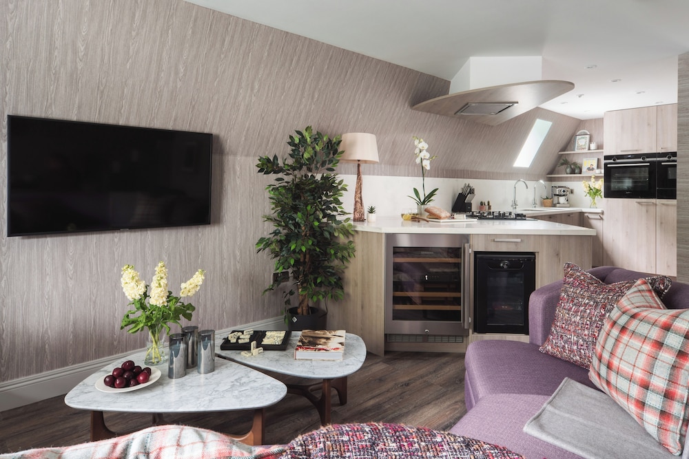 Luxury Chalet, 3 Bedrooms, Marina View photo 2