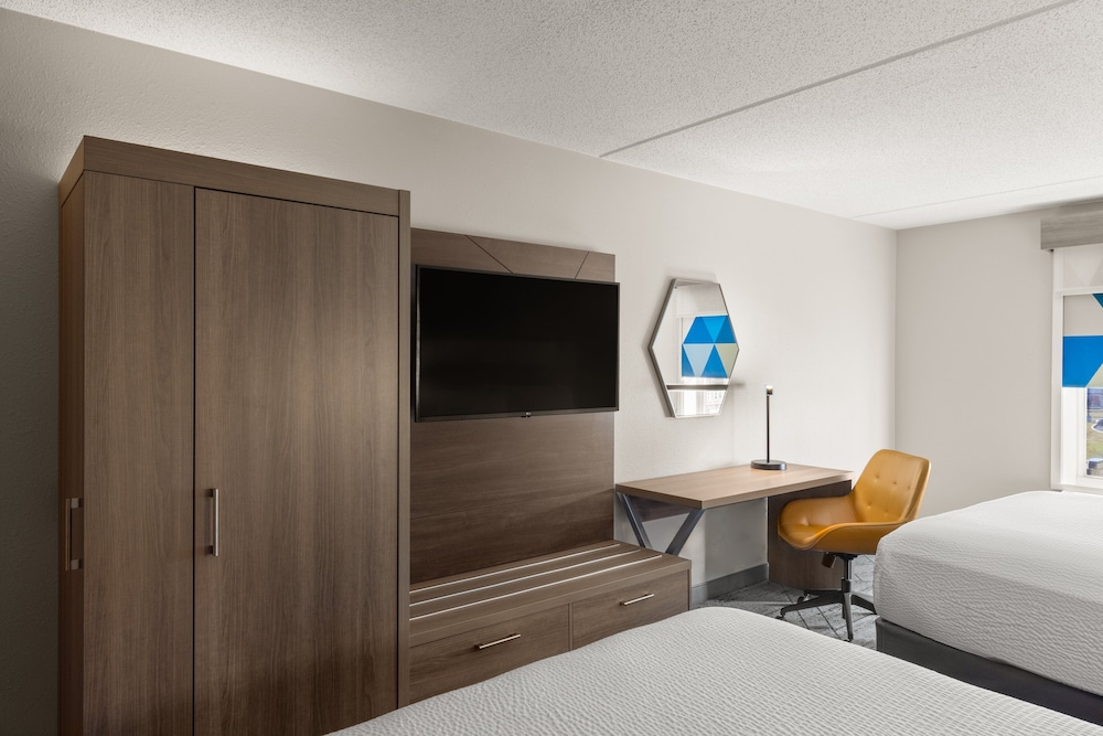 Standard Room, 2 Queen Beds - Photo 7