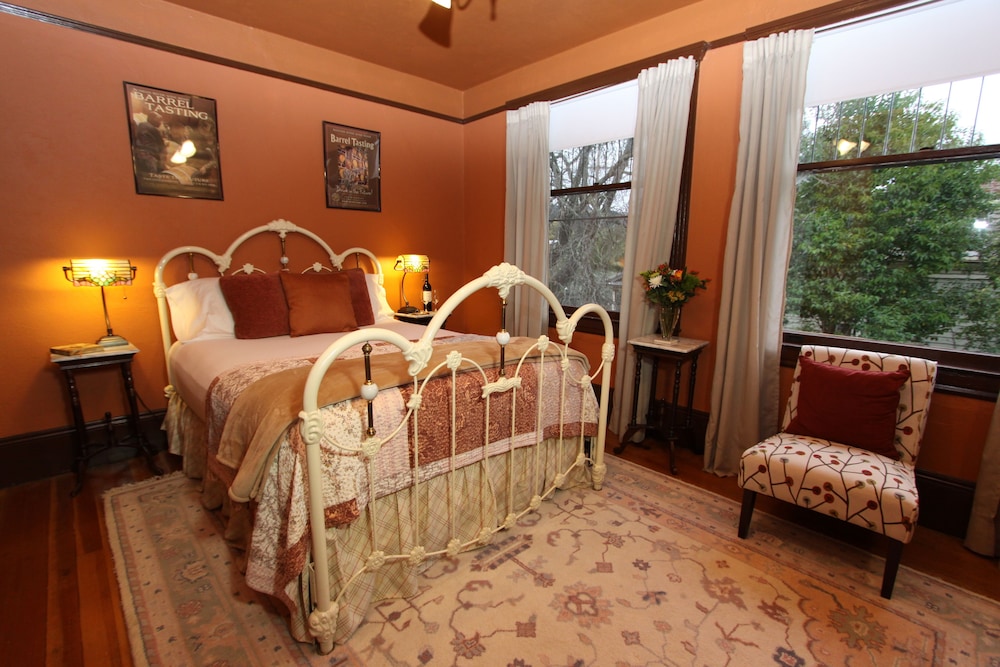 2. Grayce's Garden Room