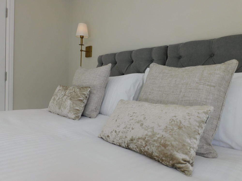 Superior Twin Room, Ensuite photo 3