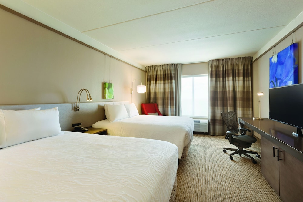 Suite, 2 Queen Beds, Accessible