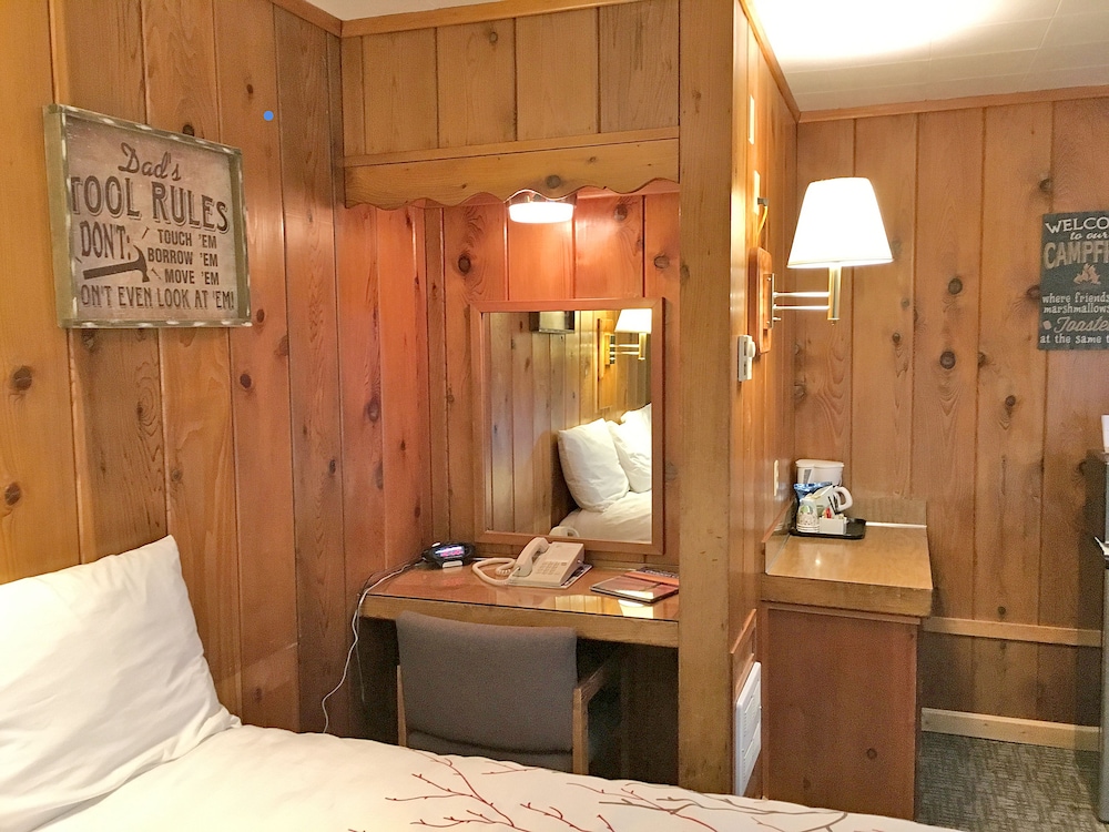 Superior Quadruple Room, Multiple Beds photo 3