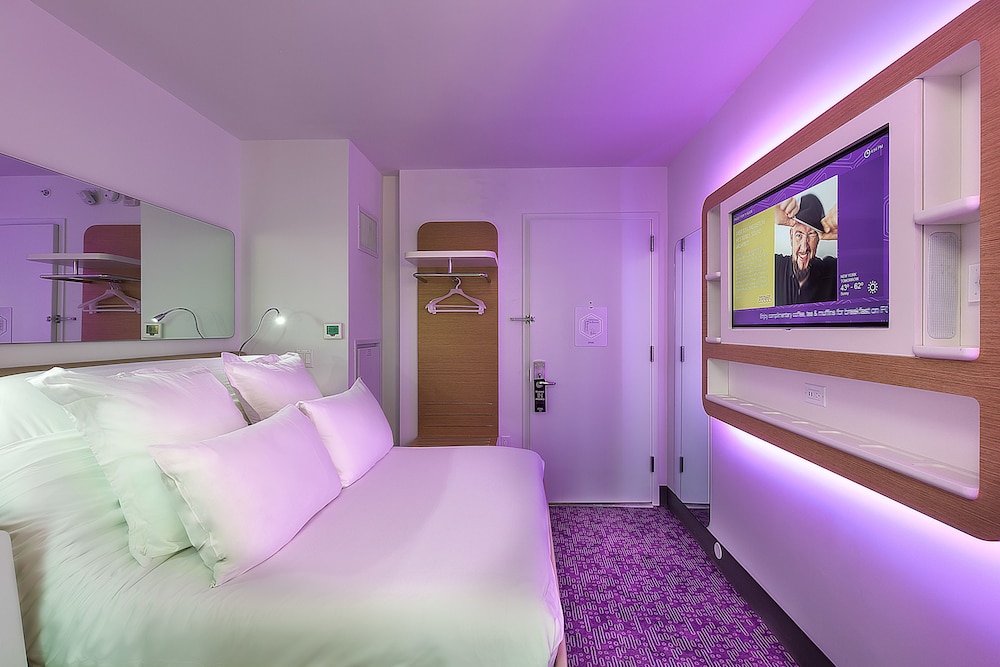 Premium Room, 1 Queen Bed, Accessible photo 2