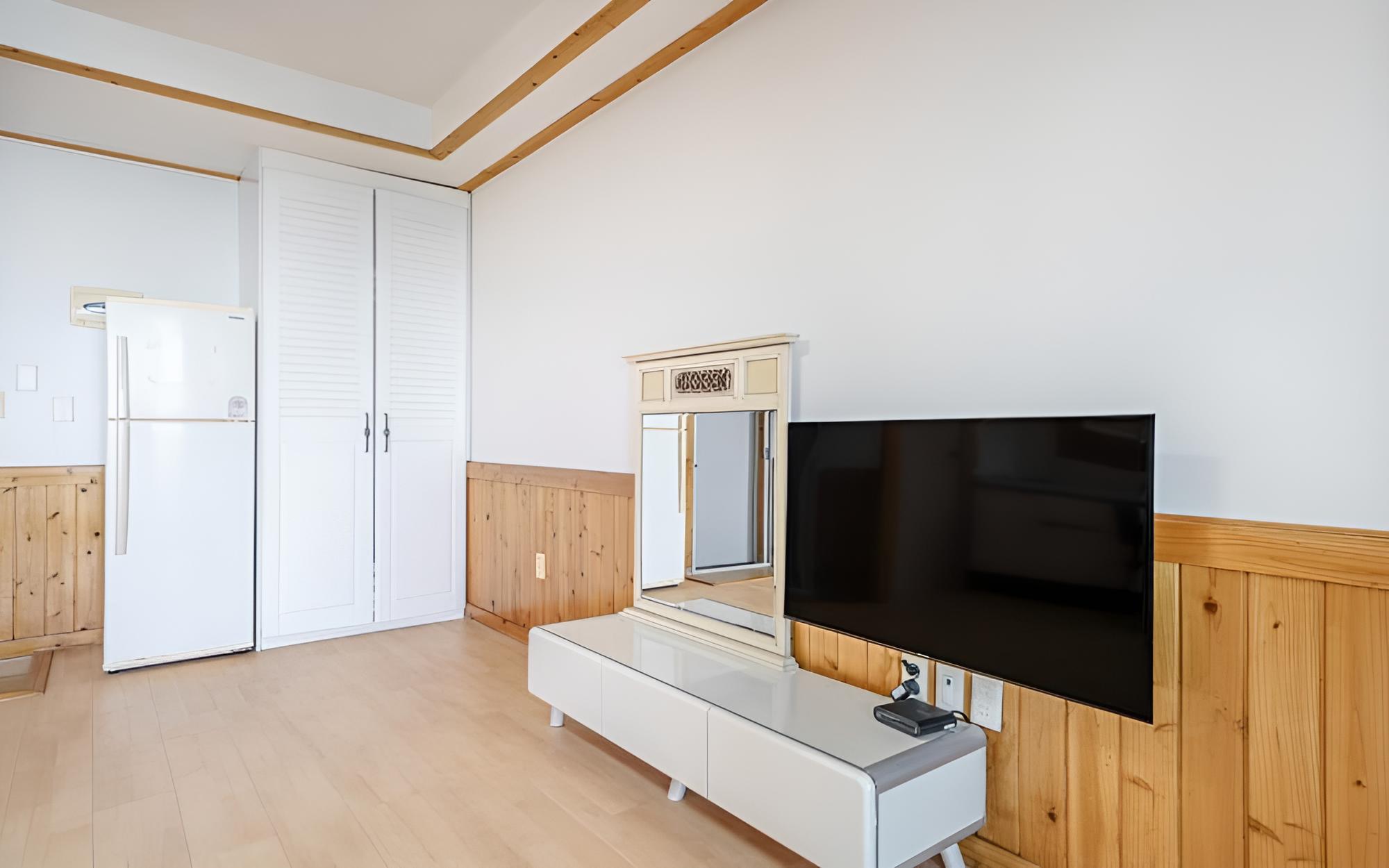 Room (Haedong 202 (ocean view)) - Photo 8