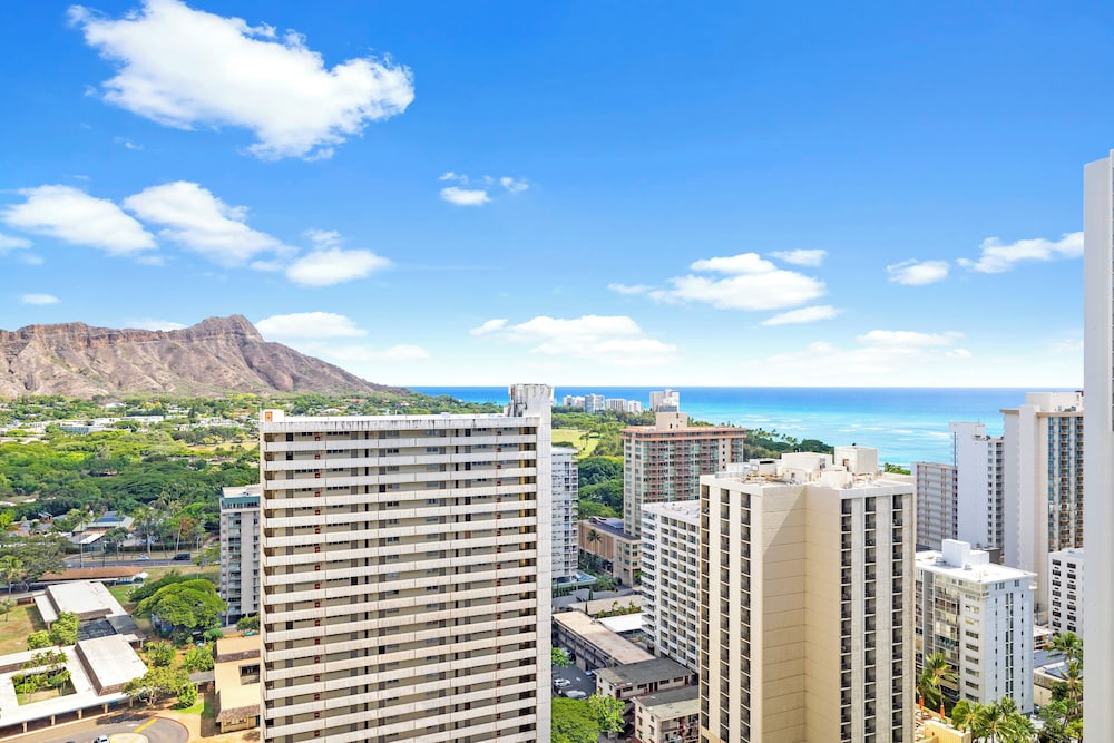 Diamond Head and Ocean views with King Bed and Parking: Condo, 1 Bedroom, Ocean View (0095) photo
