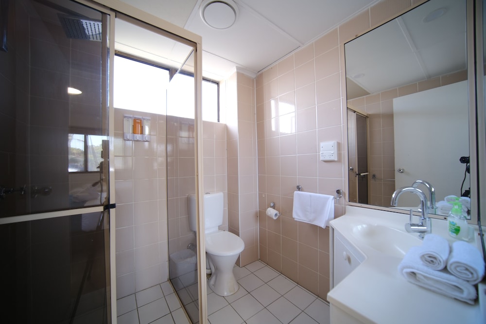 Lakeside Queen Single Room - Photo 2