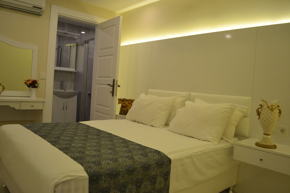 Budget Double Room photo 3