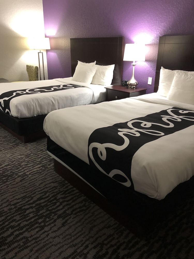 Room, 2 Queen Beds, Non Smoking - Photo 1