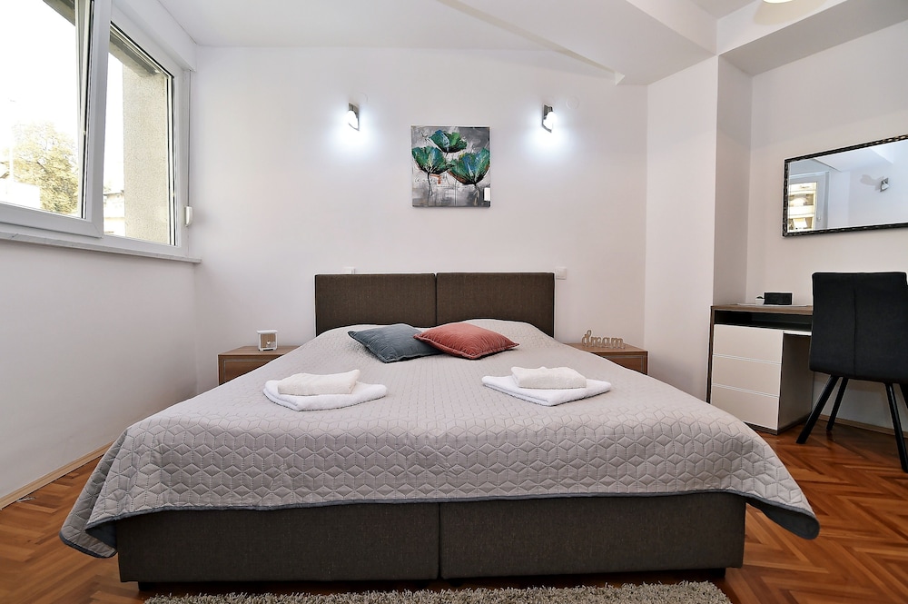 Apartment, 2 Bedrooms, Balcony photo 3