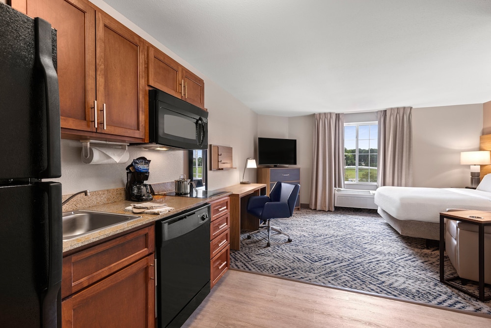 Studio, 1 Queen Bed, Roll-in Shower (Comm, Mobil Roll In Shwr) - Photo 1
