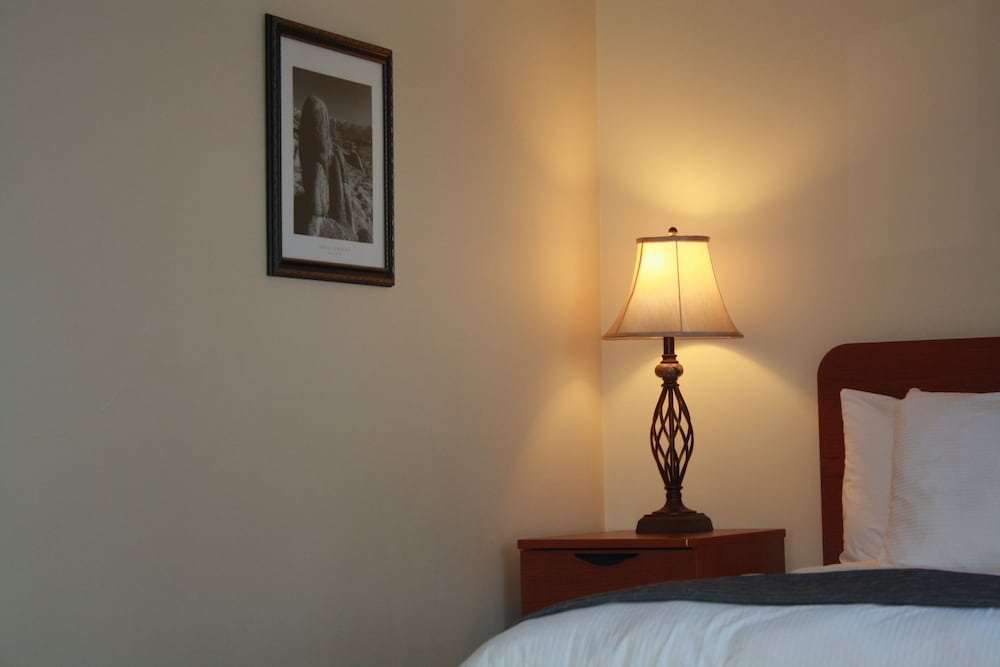 Standard Room, 1 Queen Bed photo 1