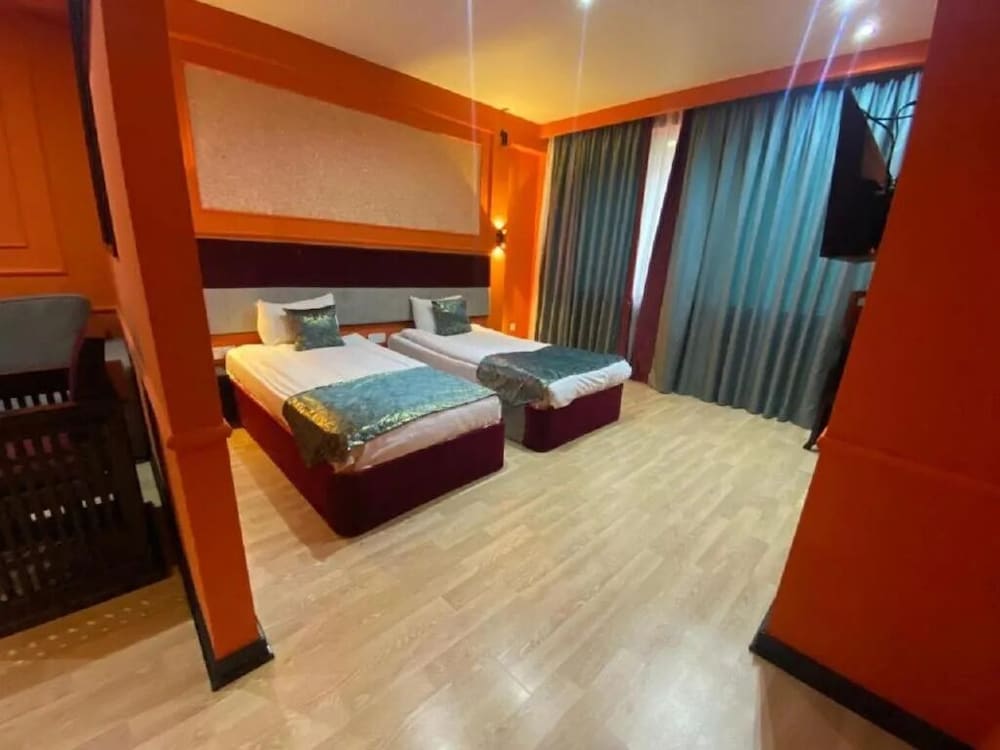 Classic Twin Room, City View