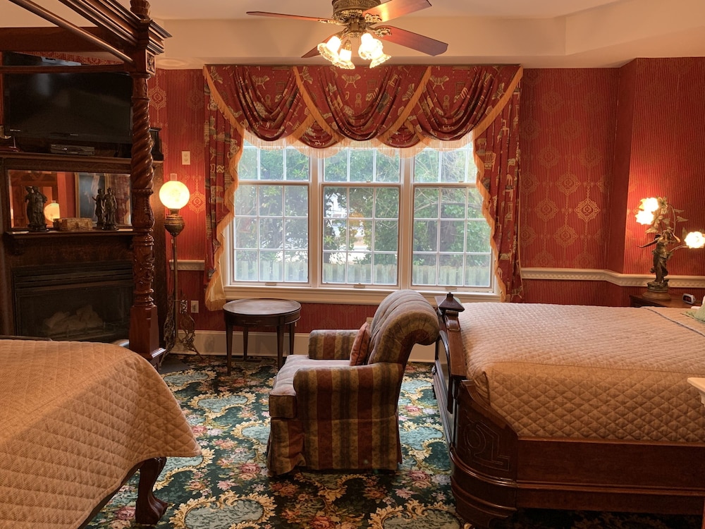 Single Room, 2 Queen Beds