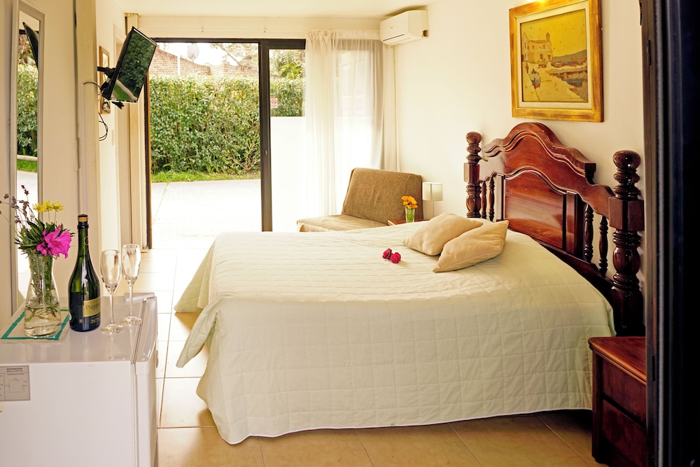Double Room, 1 Queen Bed photo 1