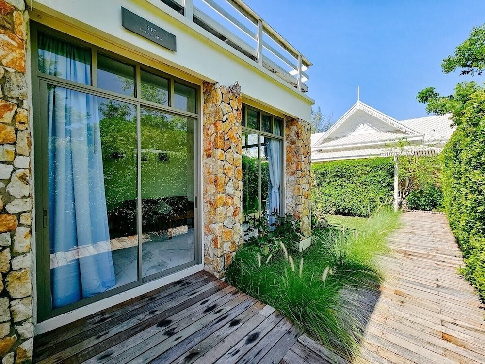 Deluxe Double Room, Garden View photo 2