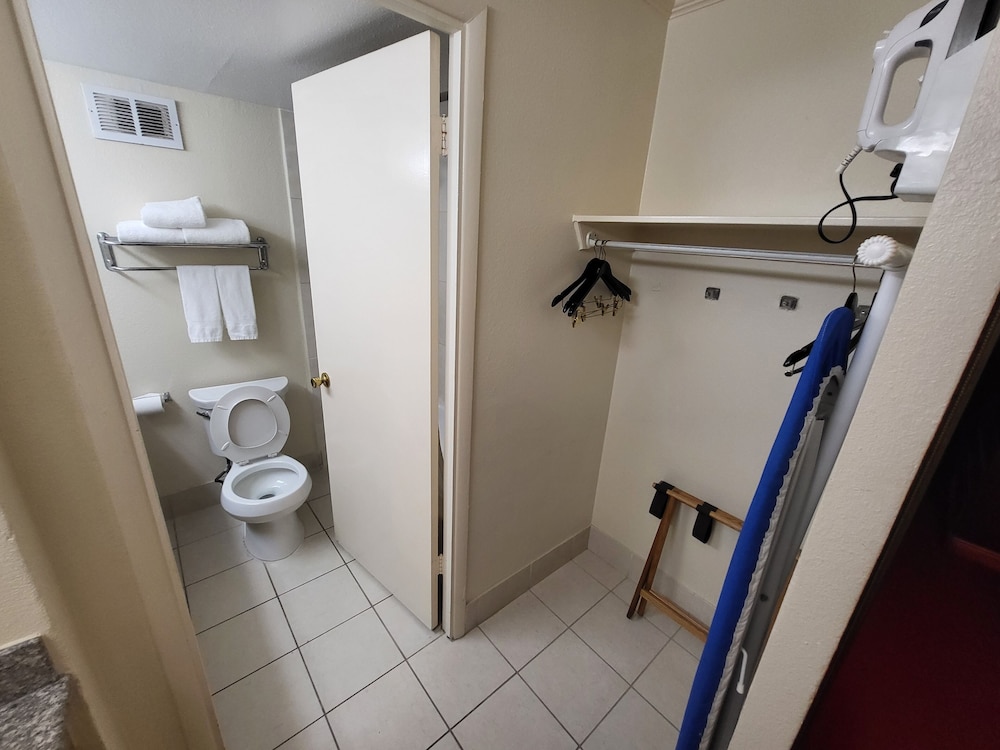 Deluxe Room, 2 Queen Beds - Photo 6