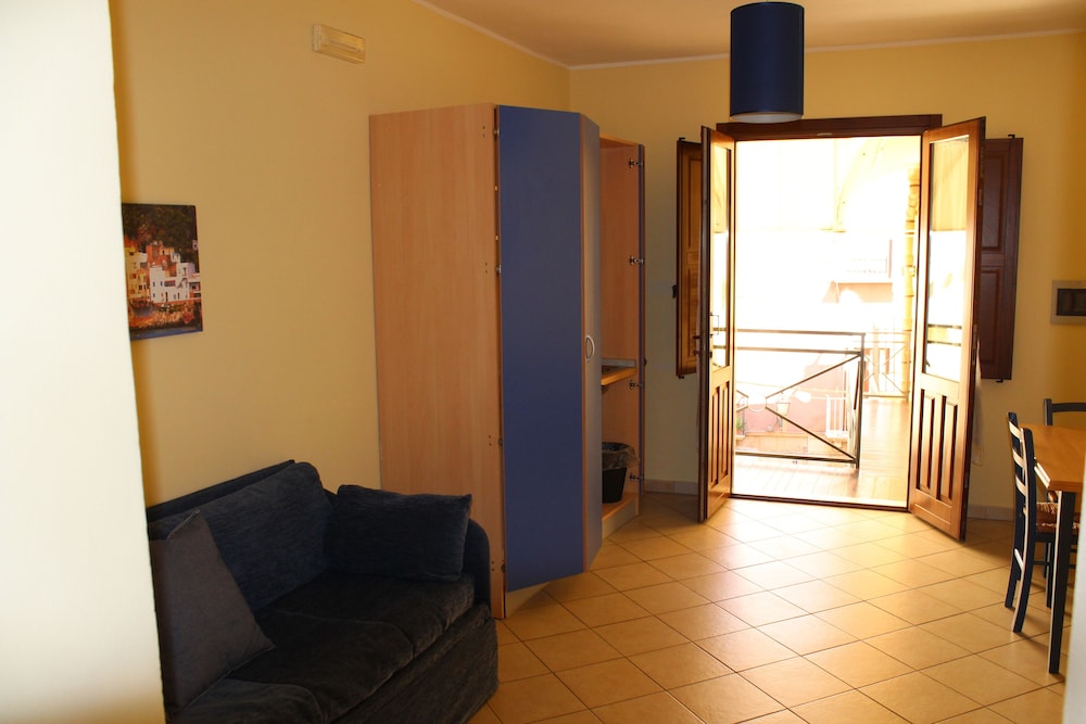 Family Apartment, 2 Bedrooms - Photo 9