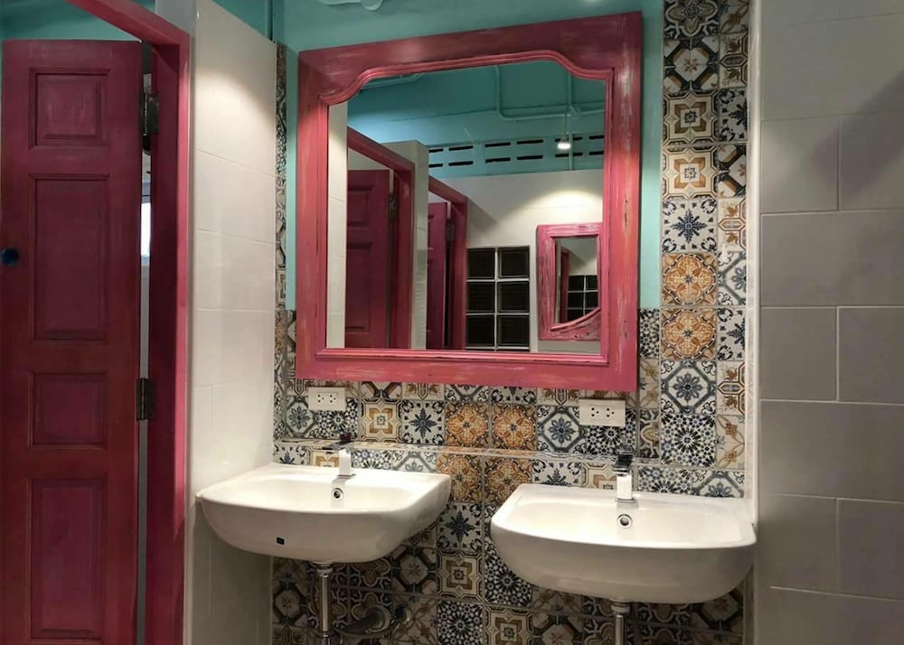 Quadruple Room with Shared Bathroom photo 3