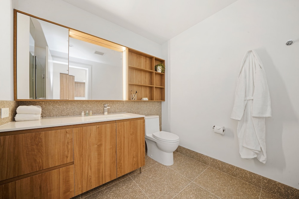 Executive Suite, 1 Bedroom - Photo 13
