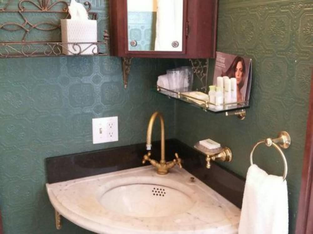 Suite, Private Bathroom (Virginia Mason) photo 3