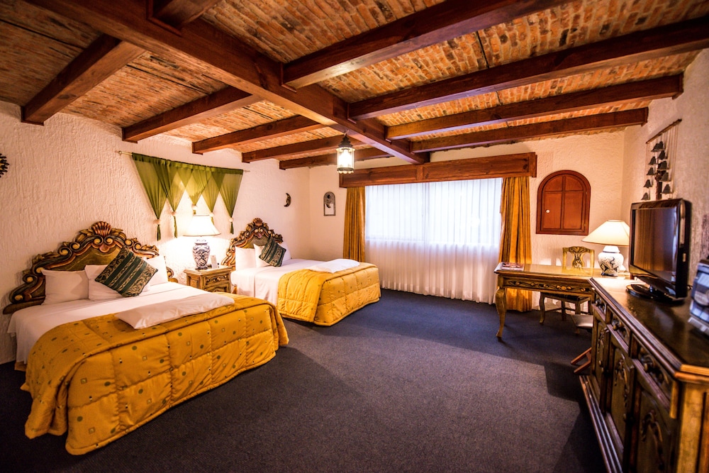 Deluxe Room, 2 Queen Beds - Photo 1