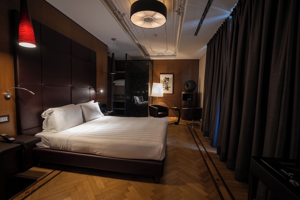 Deluxe Studio Suite