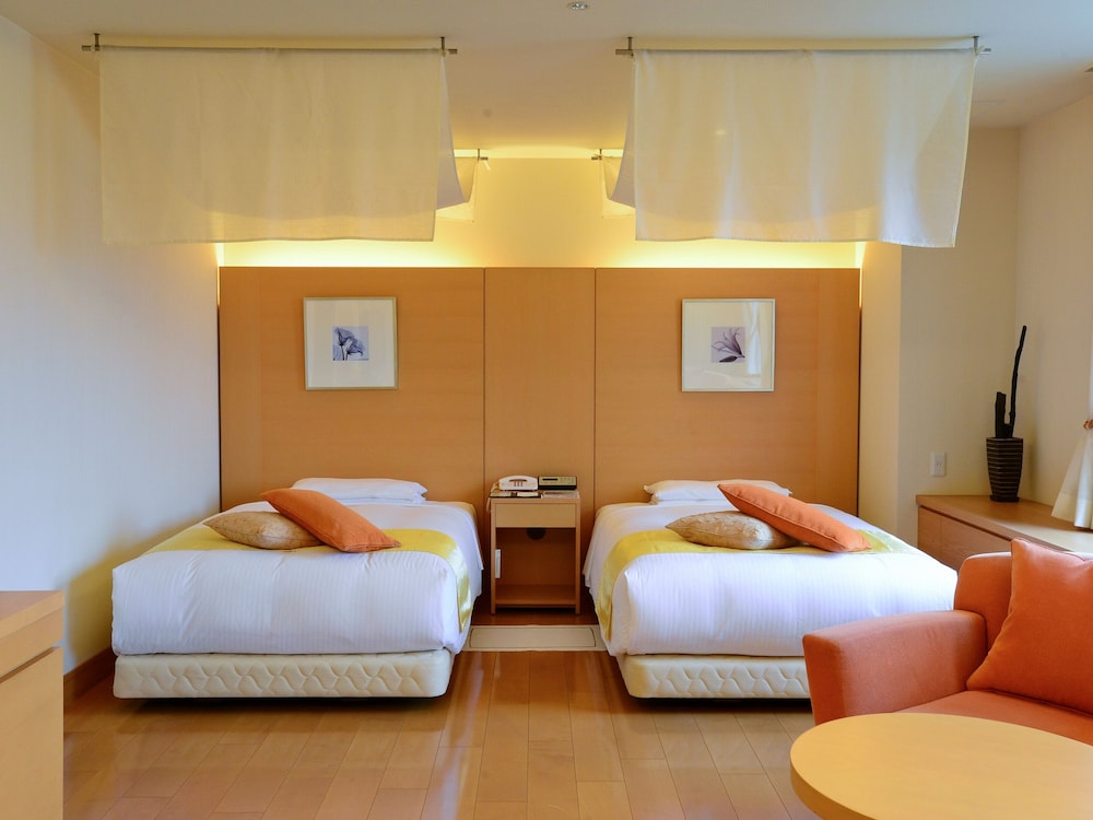 Executive Premium Twin (4 adults) with Extra Bed