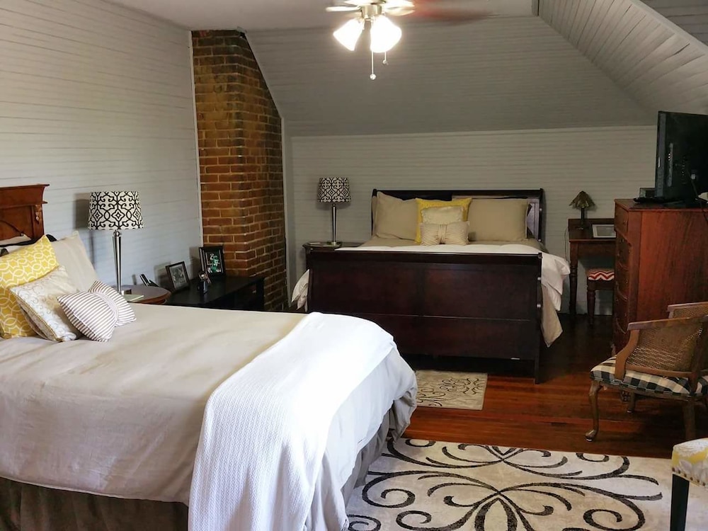 Room, 2 Queen Beds, Private Bathroom photo 2