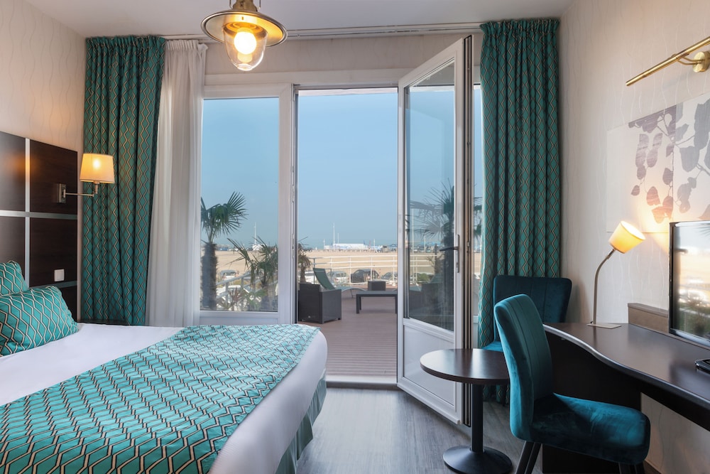 Superior Double Room, Terrace, Sea View - Photo 2