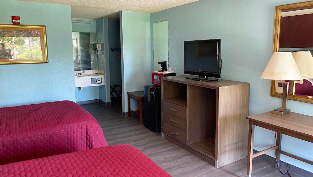 Standard Room, 2 Double Beds, Refrigerator & Microwave photo 2