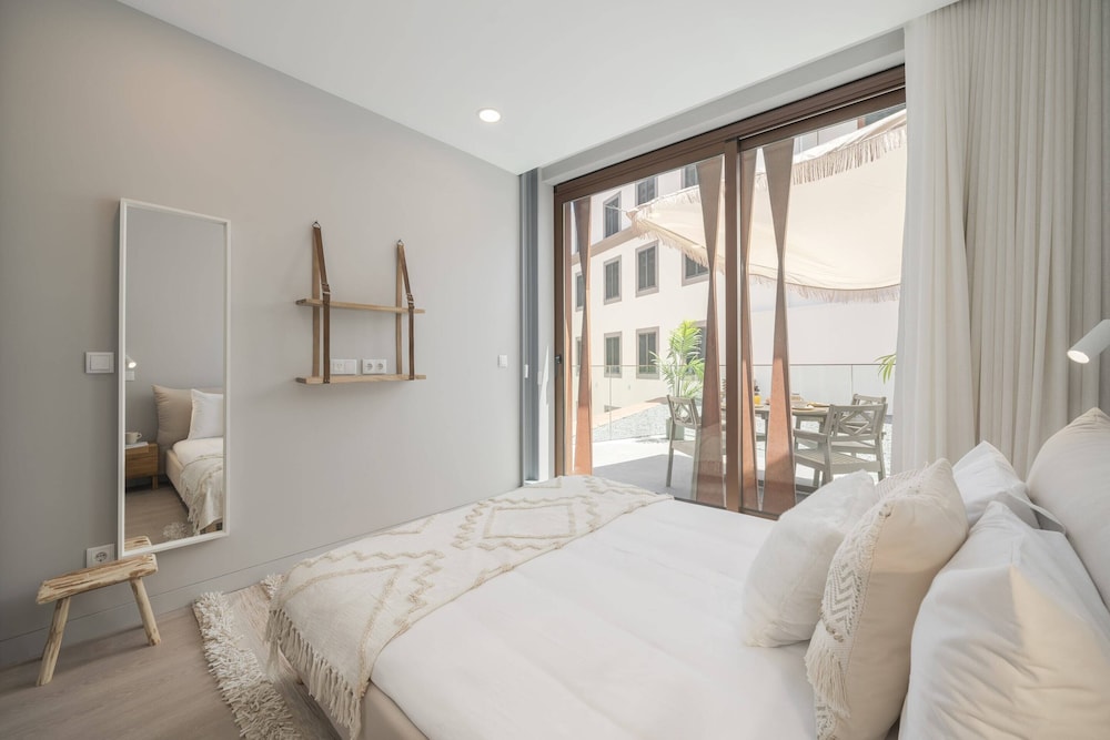 Design Apartment, 1 Queen Bed with Sofa bed photo 3