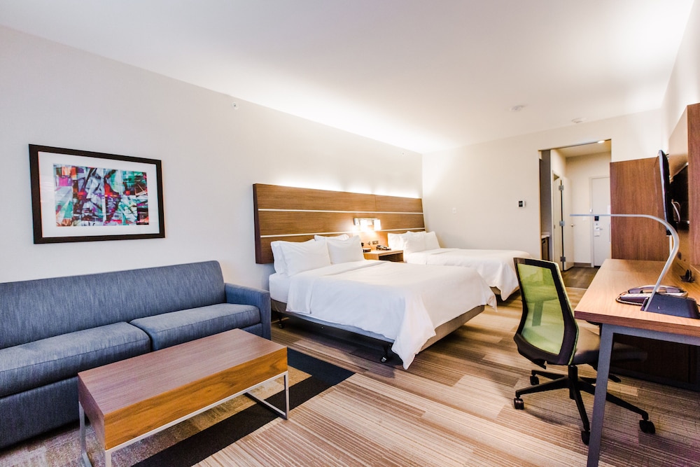 Suite, Multiple Beds, Accessible (Communications, Roll-In Shower)