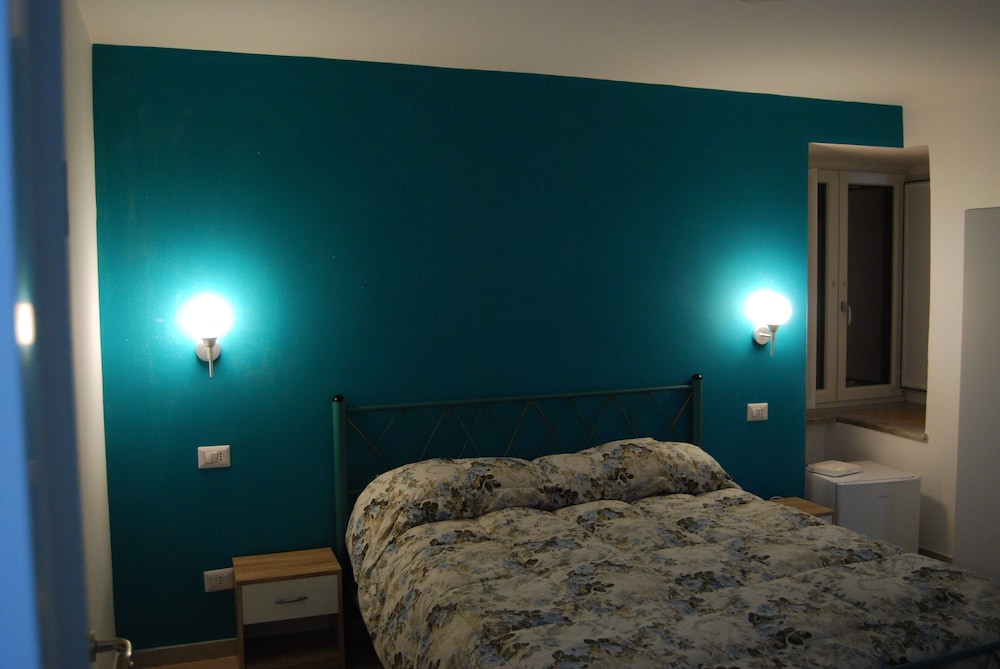 Double Room, 1 Queen Bed, Courtyard View (3)