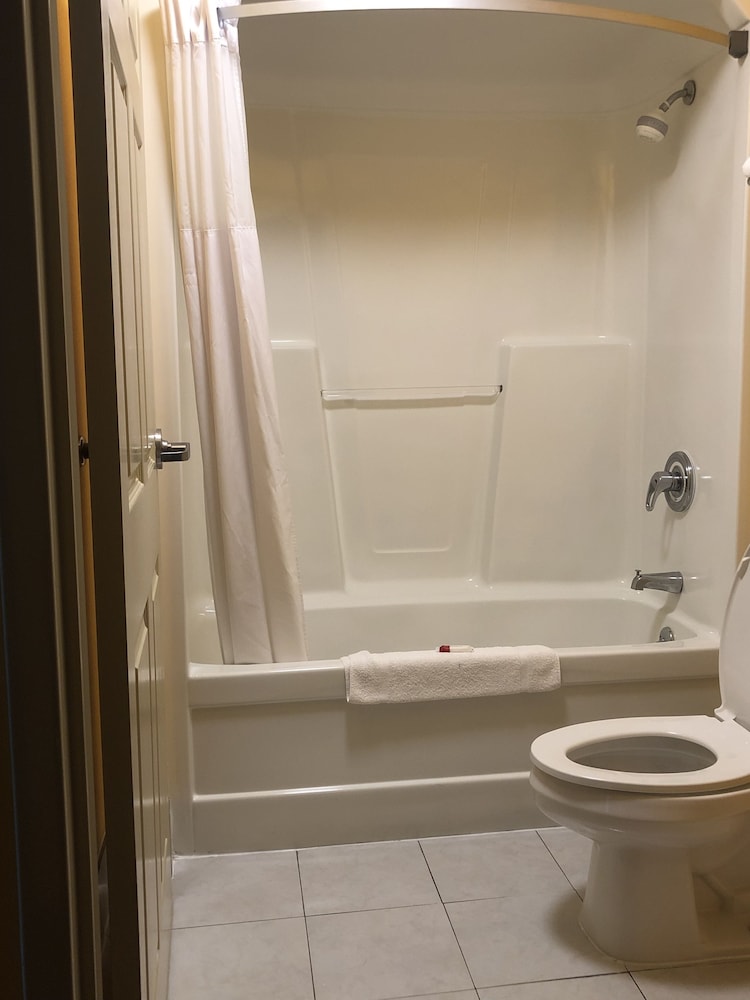 Standard Room, 2 Queen Beds, Non Smoking - Photo 5