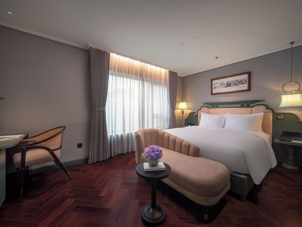 Deluxe Room with Neighbor View