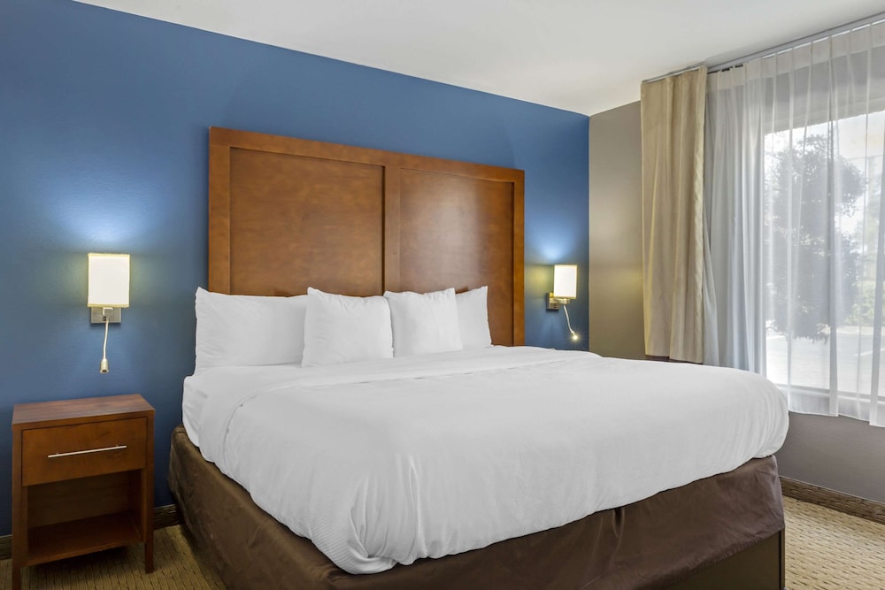 Suite, 1 Queen Bed, Non Smoking - Photo 1