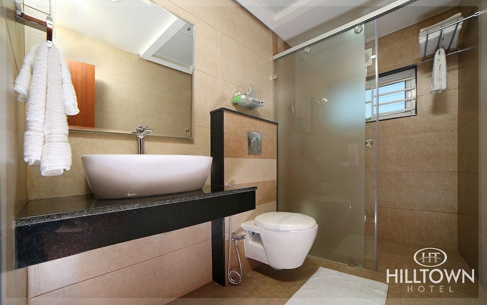 Deluxe Non AC Double Room,1 King Bed photo 2