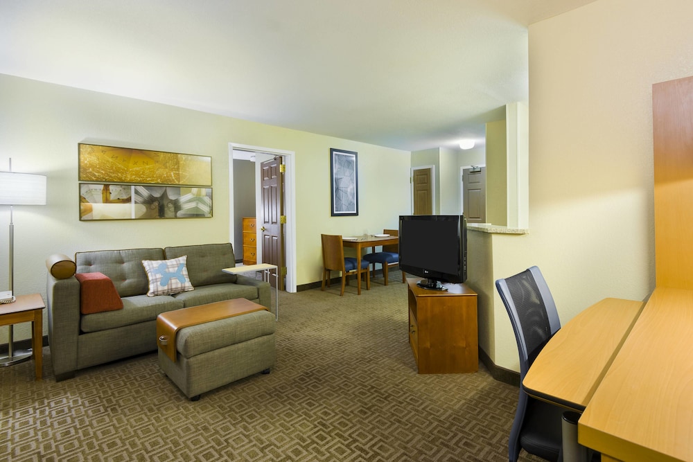 Suite, 1 Bedroom - Photo 3