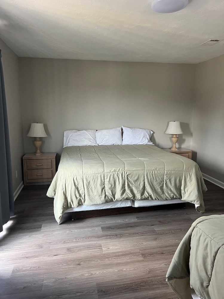 Deluxe Condo, Multiple Beds, Kitchen photo 3