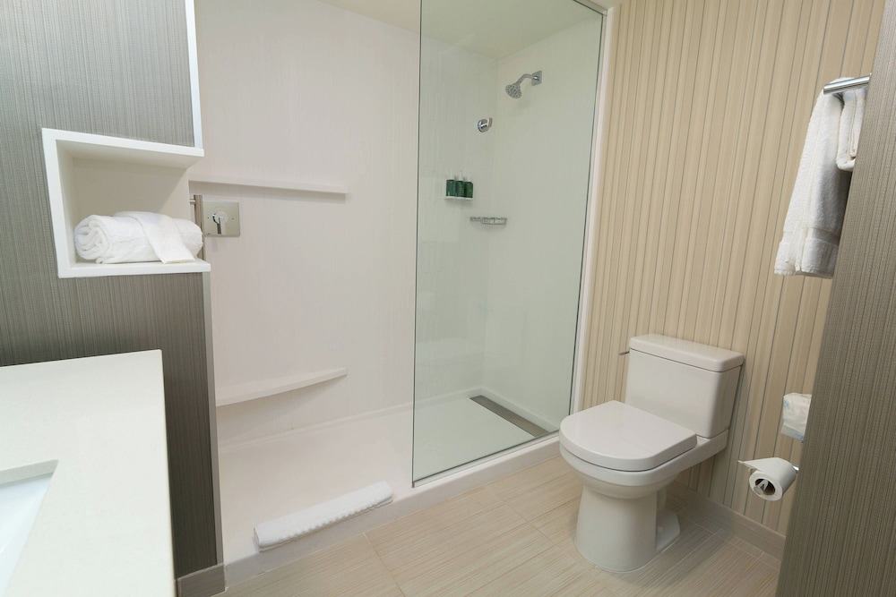 Room, 2 Queen Beds (Hearing Accessible) - Photo 2