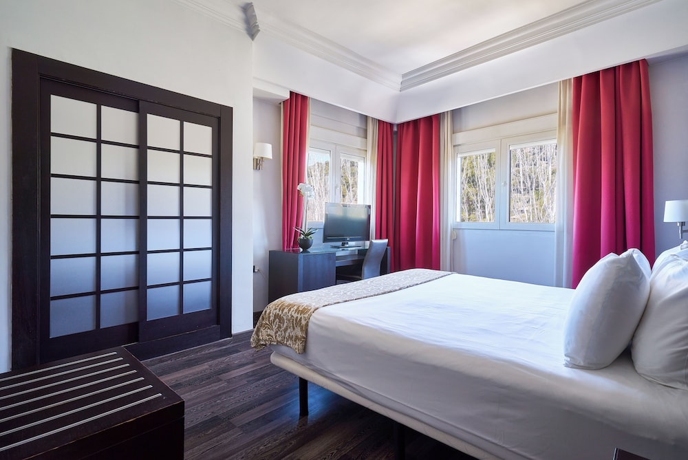 Double or Twin Room - Photo 3