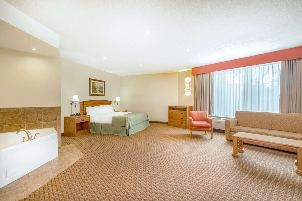 Deluxe Room, 1 King Bed, Non Smoking photo 1