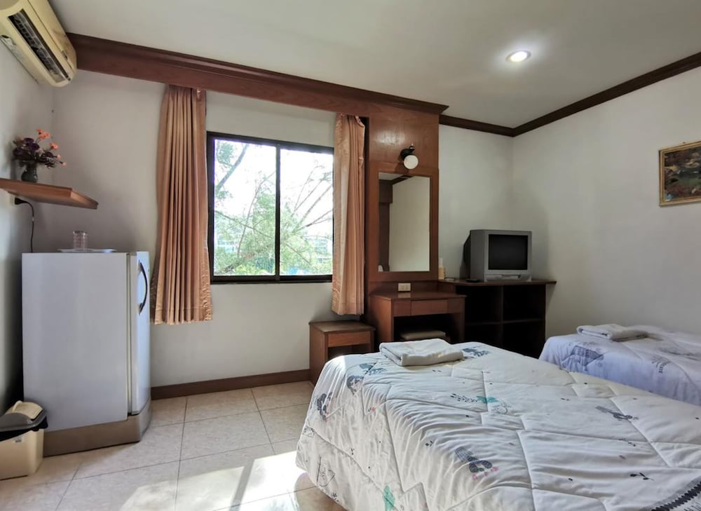 Deluxe Twin Room - Photo 13
