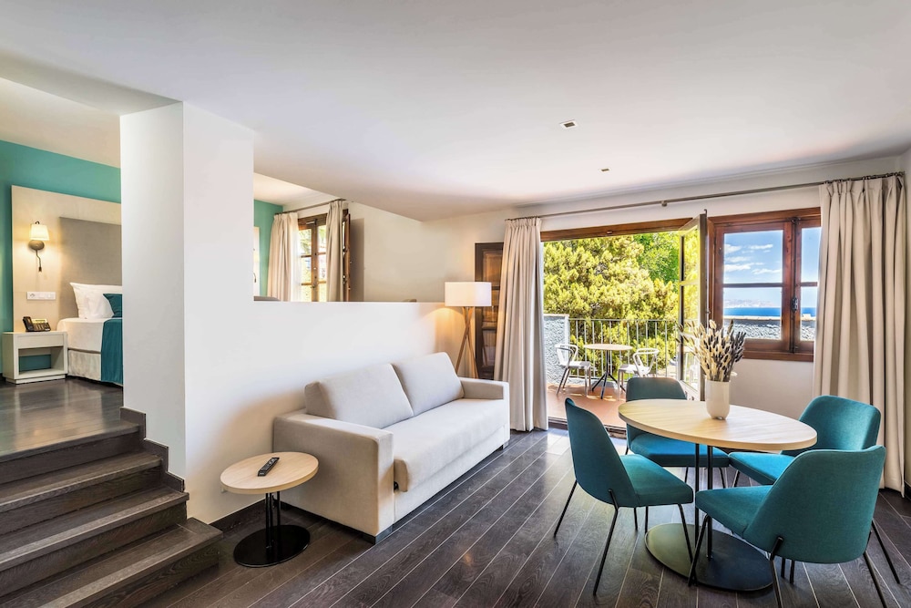 Superior Room, Pool View - Photo 1
