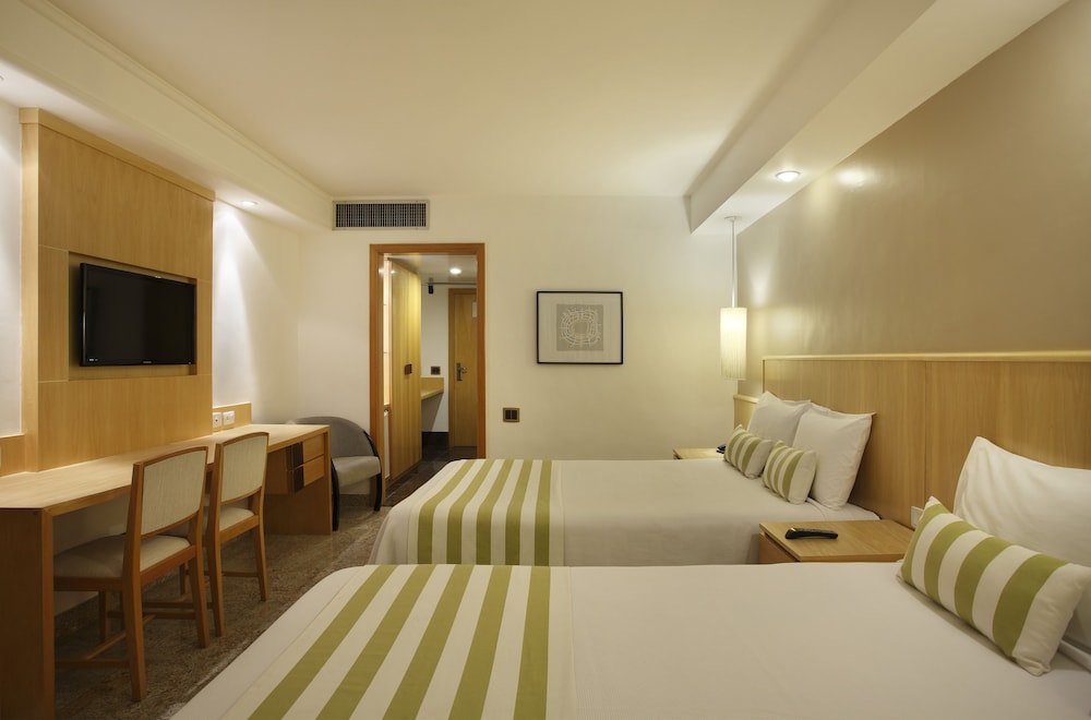 Deluxe Quadruple Room - Photo 2