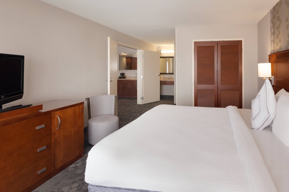Family Suite, 1 Double Bed (Mobility/Hearing Accessible, Tub) photo 1