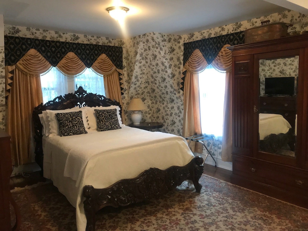 Deluxe Room, Multiple Beds, Garden View