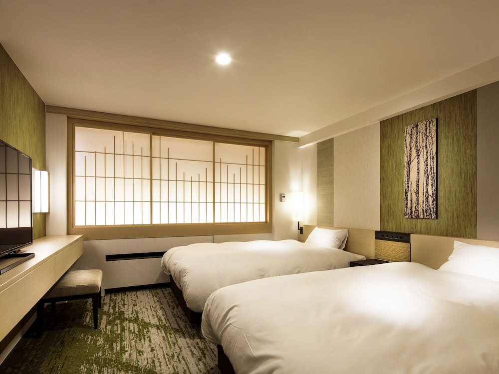 Superior Non-Smoking Twin(South Building)-Breakfast + Deluxe Kaiseki Dinner At Japanese Restaurant